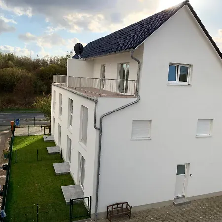 Modernes Doppelhaus Mit Dachterrasse Und Garten Holiday home *